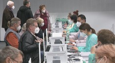 Očkovacie preteky: Mestá zintenzívňujú očkovanie, do zlomovej hranice často chýba iba málo