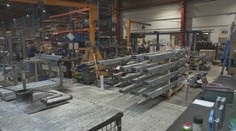 Nezaočkovaní zamestnanci sa v práci budú musieť testovať. Zmenu sprevádza chaos