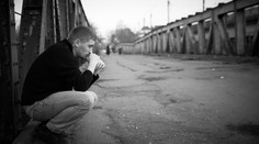 Výpoveď z práce neovplyvňuje nárok nezamestnaných na peniaze