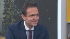 Premiér Ódor inak, ako ho poznáte: Veľkú hlavu si nerobí ani zo žartov, v ktorých si uťahujú z jeho obočia