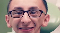 Chorý chlapec sa konečne usmieva. Pomohli mu cudzí ľudia