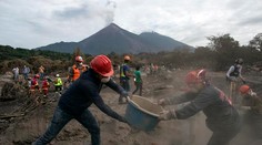 Guatemalská sopka Fuego naďalej vybuchuje