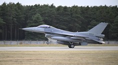 Prvé dve americké F-16 vítali vládni predstavitelia, armáda aj leteckí nadšenci