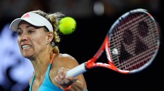 Obhajkyňa titulu Kerberová vypadla už v osemfinále