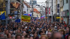 Slováci opäť v uliciach. V Bratislave protestujúci pochodovali centrom