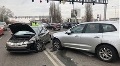 Nehodu štyroch áut v Bratislave neprežil jeden účastník