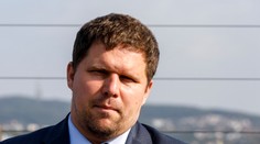 Staronovým starostom v bratislavskej Petržalke sa v doplňujúcich voľbách stal Ján Hrčka