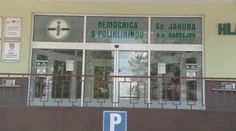 Za zbabranú laparoskopickú operáciu, po ktorej zomrela pacientka, obvinili lekárov