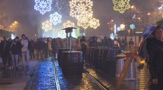 Mestá sa pripravujú na Silvestra. Niekde sa bude sláviť vo veľkom, nájdu sa aj námestia ponorené do ticha