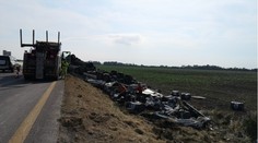 Na diaľnici z Bratislavy na Senec sa prevrátil kamión, nehoda skomplikovala dopravu