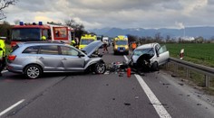 Vážna dopravná nehoda na Liptove. Čelne sa tam zrazili dve autá