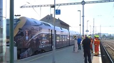 Rýchlik v Čechách nedobrzdil a narazil, zranilo sa 17 ľudí