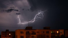 Búrky a silný vietor: Pre tieto oblasti platia výstrahy