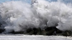 Silný tajfún zasiahol oblasť Tokia, hlásia jednu obeť a desiatky zranených
