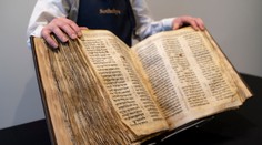 Najstarší exemplár hebrejskej Biblie sa vydražil za rekordnú sumu