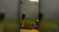 VIDEO: Blesk udrel do letiacej loptičky. Mladý golfista mal veľké šťastie