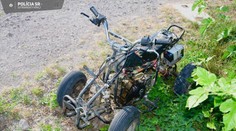 Nehoda štvorkolky, na ktorej sedeli dve deti. Chlapca (12) previezli do nemocnice