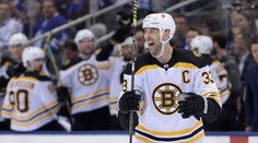 VIDEO-NHL: Chára s gólom, Boston a Dallas vyrovnali série