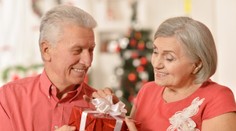 Dôchodcom chcú dať pred voľbami dvojnásobné vianočné príspevky