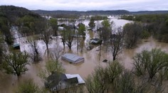Po tornádach pustošia USA prudké lejaky a povodne. Počasie ohrozuje desiatky miliónov ľudí