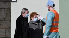 Rakúsko až teraz zavádza povinné rúška. V krajine hlásia vyše 9 000 nakazených