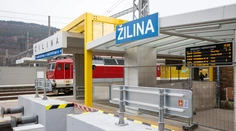 Vlaky cez Žilinu stále jazdia v mimoriadnom režime. Cestujúci musia počítať so zdržaniami