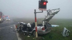 Meškanie do práce sa im stalo osudným. Zrážku vlaku a auta neprežil Milan (†30) a Brigita (†25)