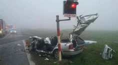 Meškanie do práce sa im stalo osudným. Zrážku vlaku a auta neprežil Milan (†30) a Brigita (†25)