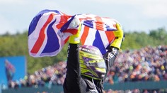 VC Veľkej Británie: Čakal takmer tisíc dní a nocí. Hamilton prepísal históriu, v cieli nevedel zastaviť slzy