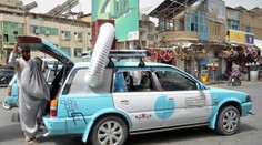 FOTO: Vodné sudy na streche a kovové trubice v okne. Takéto taxíky ste ešte nevideli