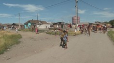 Polícia na východe zasahovala proti agresívnym osadníkom. Padli aj výstrely