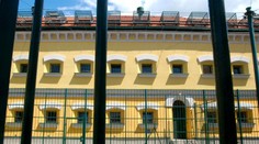 Koronavírus vo väznici v Leopoldove: Nakazení sú aj bachari, v karanténe skončili desiatky väzňov
