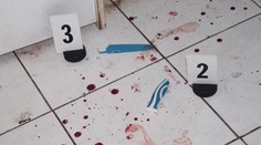 Súrodenecká láska vyzerá inak. Brat vrazil do brata nôž 14-krát