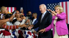 Biden pred voľbami vyzval Američanov, aby bránili demokraciu