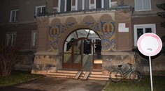 Nechutný prípad z Dubnice: Ženu nútili v aute k sexu so zákazníkmi, potom ju držali pod zámkom