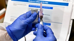 Na obzore je nová vakcína proti covidu. Oproti súčasným prináša hneď viacero výhod
