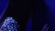 Bruno Mars v najnovšom videoklipe neodolal známej herečke. Má len 20 rokov