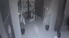 Šokujúci skrat mladej matky. Po hádke s priateľom bezcitne hodila o zem bábätko