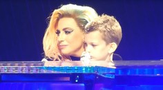 Lady Gaga pozvala na pódium autistického chlapca. Na tento zážitok nezabudne do konca života