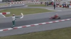 VIDEO: Šokujúci skrat pretekára. Po súperovi hodil nárazník a vyvolal hromadnú bitku