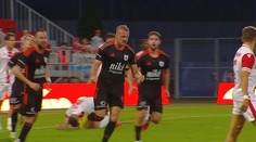 VIDEO: Zúfalstvo domácich, krv i nosidlá. V Trenčíne odchádzali fanúšikovia zo zápasu sklamaní