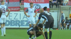 VIDEO: Zdesenie na zápase v Podbrezovej. Hráč Skalice začal zvracať priamo na trávniku