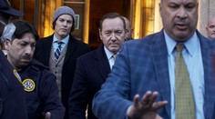 Súd zamietol žalobu na oscarového herca Spaceyho, sexuálne obťažovanie mu nedokázali