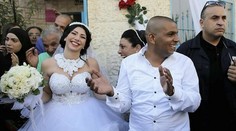 Proti ich svadbe demonštrovalo 200 ľudí. Aj tak mali úsmev na tvári