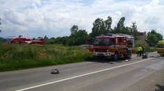 Na východe došlo k vážnej dopravnej nehode. Po čelnej zrážke musel zasahovať vrtuľník