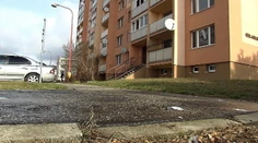 V Trnave našli na ulici dobodanú Adrianu (46). Bojuje o život