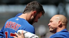 Kuriozita z bejzbalovej MLB: Pálkarovi sa po zásahu loptičkou pretočila prilba o 360 stupňov