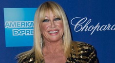 Minišaty a napráskaný dekolt? Naozaj? Carol (71) z Krok za krokom vyoperovali hanbu