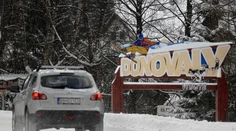 Cestári upozorňujú na čerstvý sneh na Donovaloch a Šturci
