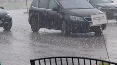 FOTO + VIDEO: Krúpy a zaplavené cesty. Na východe Slovenska udreli búrky